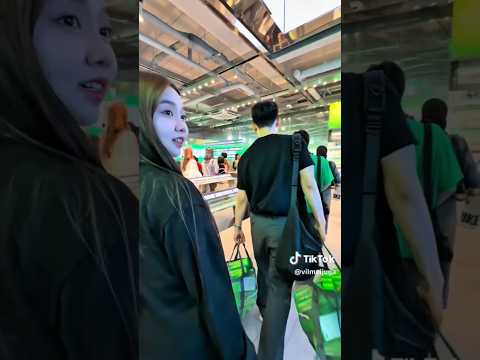 Oppa Korea Bantuin Vilmei Bawain Belanjaan