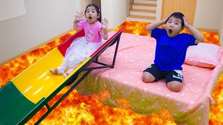 Lava Everywhere! How Jolie and Johnny Use Teamwork to Escape ?