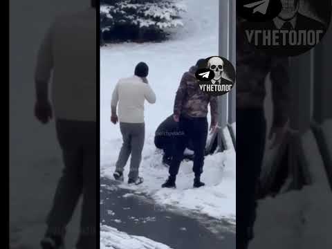 Ребята что то ищут и в конце...