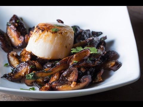 Sauted shiitakes with perfect seared scallops