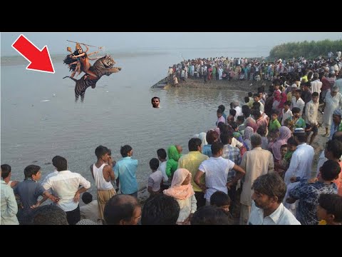 नवरात्र में विसर्जन के समय डूबते भक्त की जान बचाने आयी माँ दुर्गा, फिर क्या हुआ ?