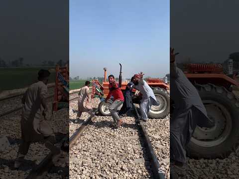 Tractor Track par phas Gya #india #shortsfeed #trending #viralvideo #viralshorts #shorts