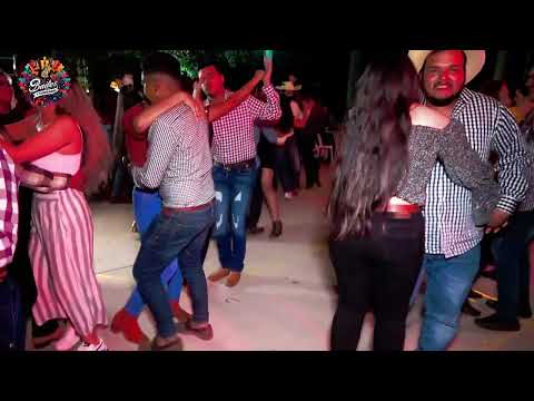 ¡Así se prende la fiesta en los bailes de Tierra Caliente con esta hermosura! 😍