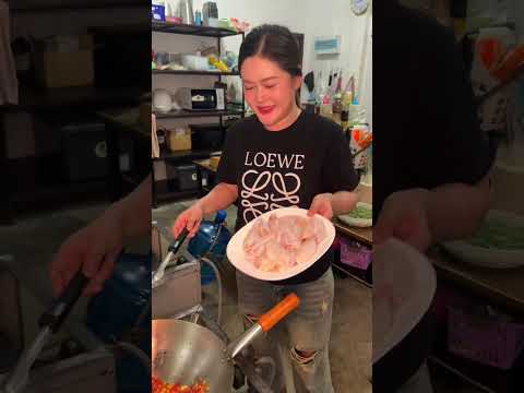 ปีกไก่ผัดใบโหระพา เกือบไหม้
