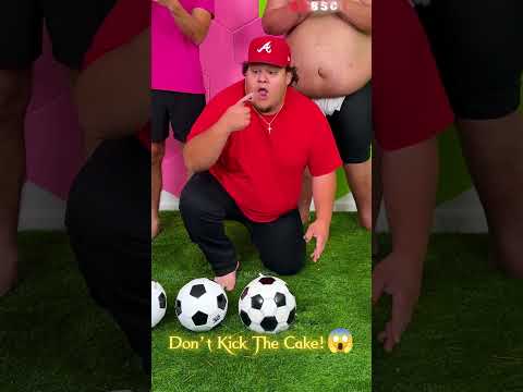 ๐ฑ๐ฑ#shorts #funny #challenge ๐ฑ๐ฑ Don't kick the cake ๐ฑ