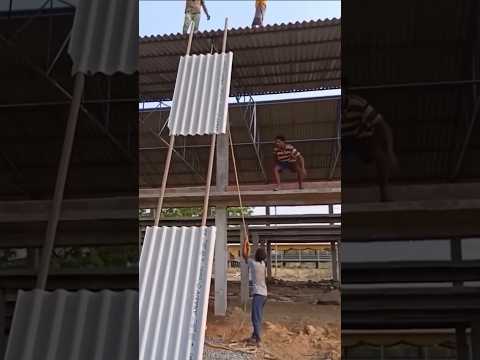 Technique of raising the roof of a house using a human-powered lift #shorts