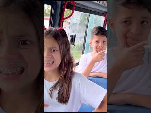 Jessica aprende Regras de conduta no ônibus escolar #shorts