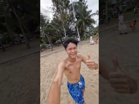 Đi biển nhưng không được tắm biển chỉ vì...