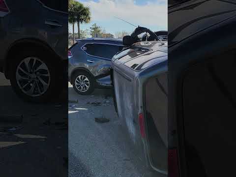 BIKE GANG HELP DRIVERS IN EXTREME CAR CRASH