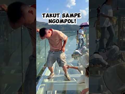 Kerja Santai Tapi Bikin Jantungan! Petugas Jembatan Kaca China