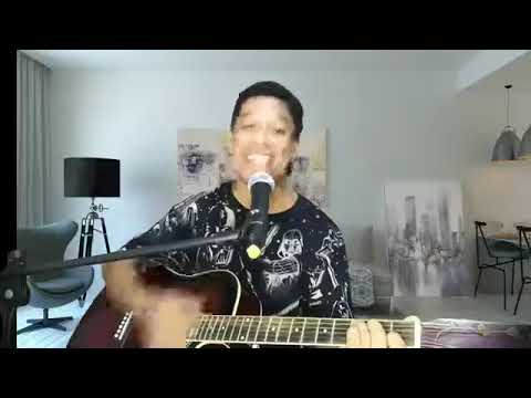 José Novaes ao som de seu violão