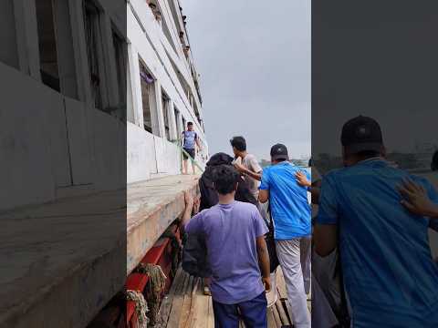 @ ময়ূর ১০ লঞ্চ পেজ দিয়ে মহিলা মানুষ উঠালাম #travel 😱😱😱😱😱😱😱