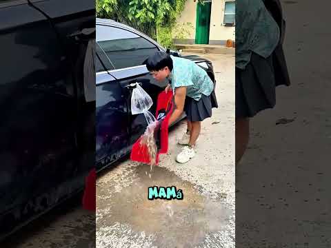 😂 Mamá ensució el auto pero quedó brillante con tapetes mágicos 🚗✨