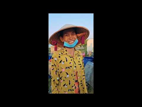 Niềm Vui Của Những Gia Đình Khó Khăn Khi Được Chia Sẻ Bà Giúp Đỡ.