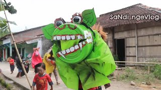 BARONGAN JELEK JALAN2 SORE MENGHIBUR BOCIL DI KAMPUNG