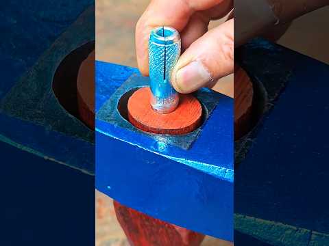 Unique way to attach a sledgehammer handle! It works great! #sledgehammer #shorts #diy