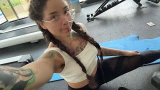 PedazodChicle ♥ esta en vivo en el GYM 💪