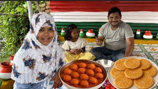 আজ দোকানের মতো পারফেক্ট লাচ্ছা পরোটা আর কাশ্মীরি আলুর দম বানিয়ে সবাইমিলে জমিয়ে খাওয়া দাওয়া করলাম।।