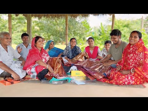 নতুন পোশাক আর পুজোর আনন্দে হাসিমুখে বাড়ির সবাই। Durga Puja shopping..