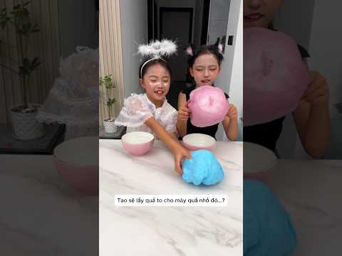 Cô gái ích kỷ chọn quả cầu có quà to hơn