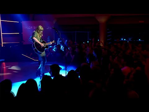 Taylor Swift - Gorgeous feat. the crowd (acoustic live)