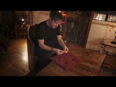 Des boutons, des cartes à jouer et beaucoup de mouvement! ♣️♦️ Luc Langevin, l'illusionniste.
