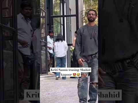 THE WAY KRITI TEASES SHAHID KAPOOR!!??#shorts#bollywood#trendingshorts#shahidkapoor#kritisanon