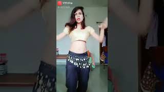 Ladki ankha mare