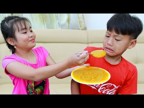 KunKun Play Being a Nanny with Kids Play Food Toys Painting