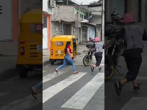Bromas en la calle con el vagabundo