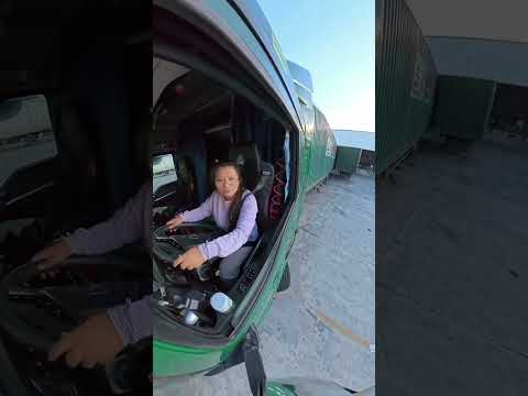 Nữ tài xế lùi xe container cực giỏi #nutaixe #nutaixe #automobile #xetaitrung #femaledriver