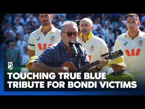 John Williamson - True Blue at the Adelaide Oval in Bondi tribute ๐ | Fox Cricket | The Ashes