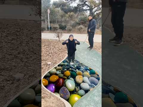It turns out that there are colorful pebbles under the ground. I never expected that the special e