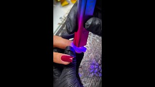 Aprende a crear flores abstractas en tus uñas en minutos