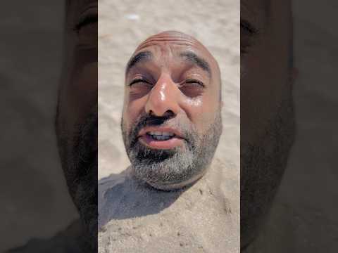 لما تحفر وتحط أبوك في الرمل😂