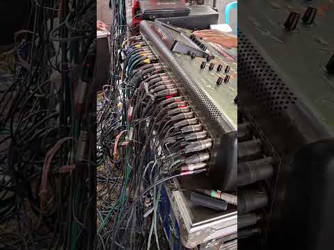 When the Behringer X32 mixer campursari event was full