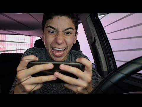 JOGANDO FREE FIRE - 1° VEZ