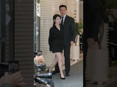 아이유, 항상 함께하는 경호원과 익숙한 투샷 #IU