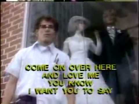 Don’t Be Cruel – Video Karaoke (Pioneer)