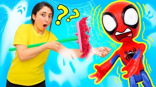¡Ladybug, Spiderman y otros juguetes se hacen amigos de un fantasma!