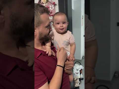 8 Aylık kızımın sokak merakı Sizinkilerde böyle mi 😅