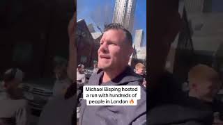 Mike Bisping led a run in London with UFC fans 🙌 (via mikebisping/IG)