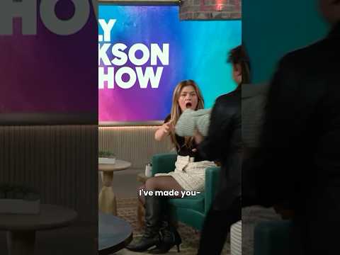 SURPRISE ​⁠@kellyclarkson 💚🤍 Knotty List throwback for my @kellyclarksonshow cardigan!
