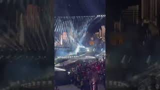 The Weeknd sings Can’t Feel My Face with crowd Washington DC 2022