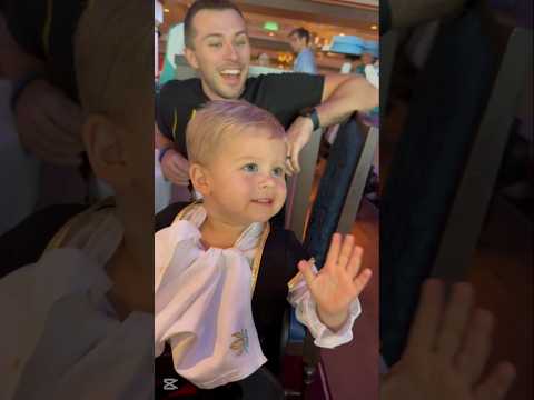 Little Boyโs Priceless Reaction to Seeing His Favorite Princess!