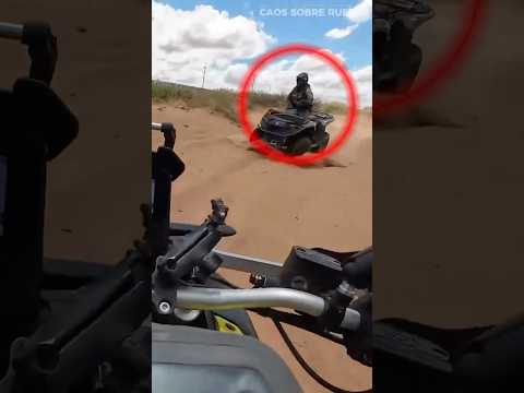 Motociclista Choca con Policía en Plena Frontera 😂