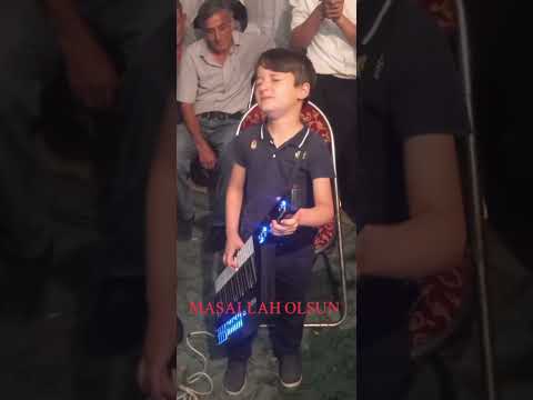 Sona kimi dinləyən neçə nəfərik qaqam elə bil mahnını yaşıyır bu balaca isdedada dəstəy oıaq👏🏻👍🏻🤌🏻