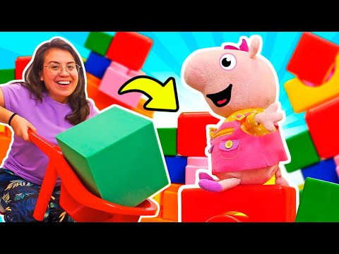 Peppa construye una casa de juguete. Videos para niños. Juguetes Peluches.