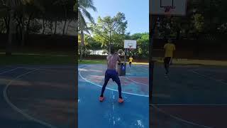 Joel Pérez @goliat trabaja en su lance de larga distancia #nbalatino #basketball #baloncesto