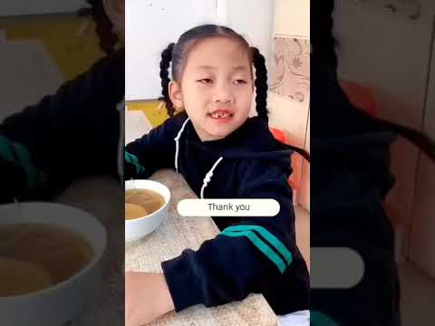 A beautiful act of sharing of a little girl. #beautifulmoments, #kindness, #generosity